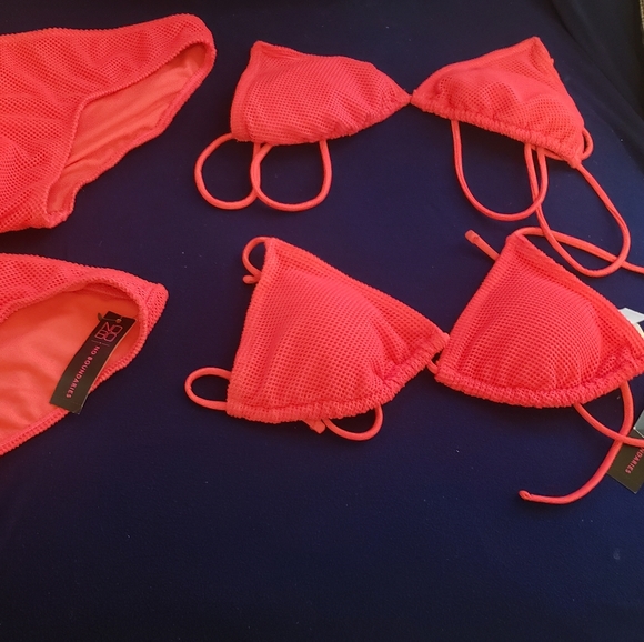 Bikinis - Picture 2 of 2